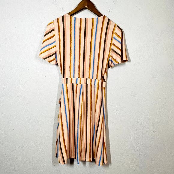 BCBGeneration Wrap Dress Stripe Retro Style V NEck Short Sleeve Casual - XXS - Picture 2 of 4